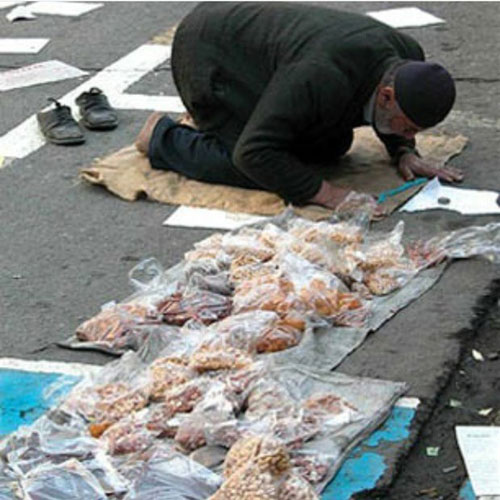 نمازی که در کوچه و خیابان خوانده می‌شود