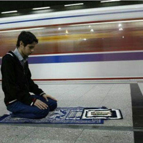 نمازی که در کوچه و خیابان خوانده می‌شود