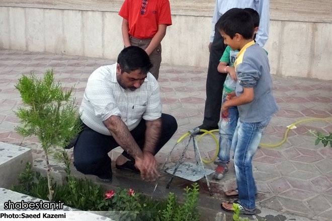 نماز جماعت در پارکینگ