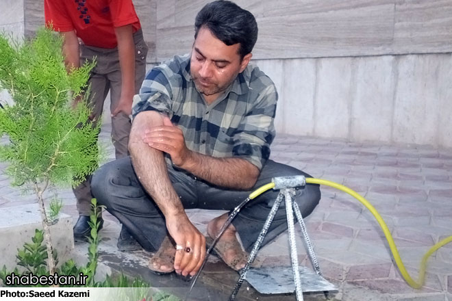 نماز جماعت در پارکینگ