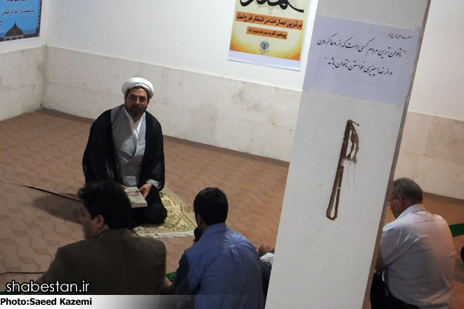 نماز جماعت در پارکینگ