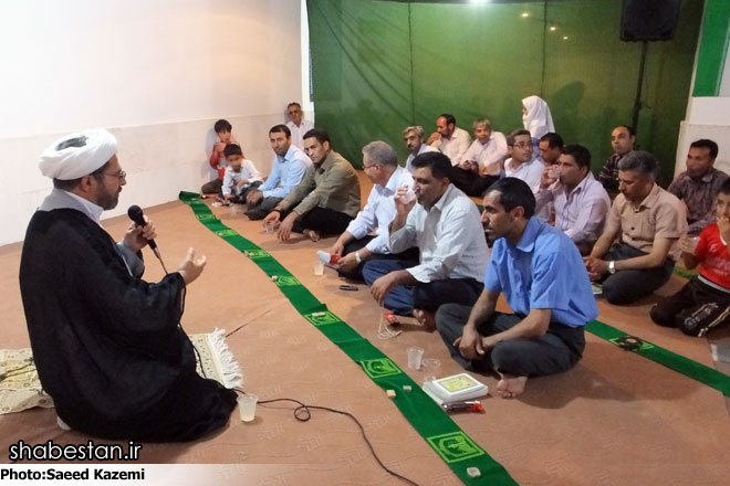 نماز جماعت در پارکینگ