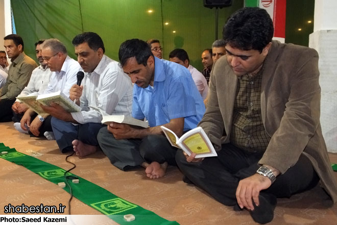 نماز جماعت در پارکینگ