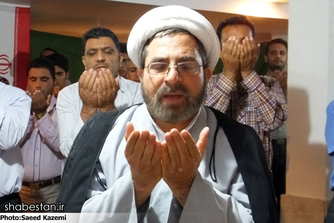 نماز جماعت در پارکینگ