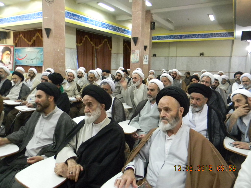 تأکید و اهتمام به اقامه ی نماز صبح در مساجد در گردهمایی ائمه جماعات نماز صبح استان قم در مشهد مقدس