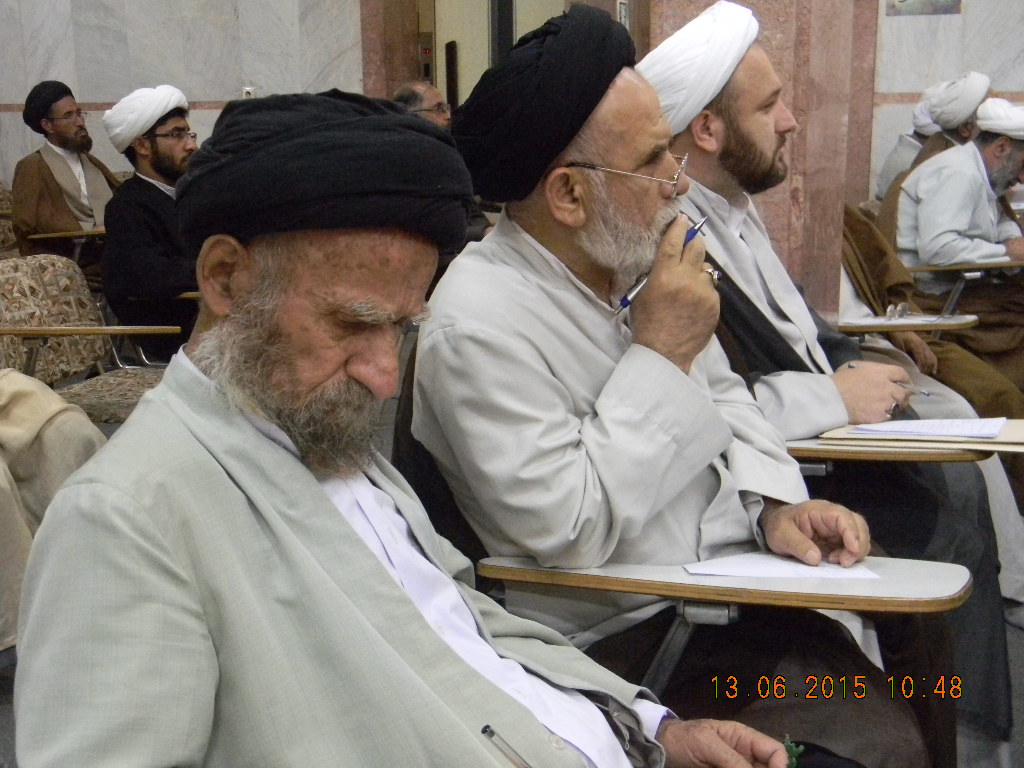 تأکید و اهتمام به اقامه ی نماز صبح در مساجد در گردهمایی ائمه جماعات نماز صبح استان قم در مشهد مقدس