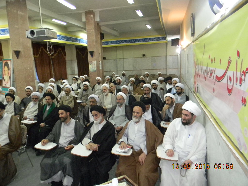 تأکید و اهتمام به اقامه ی نماز صبح در مساجد در گردهمایی ائمه جماعات نماز صبح استان قم در مشهد مقدس