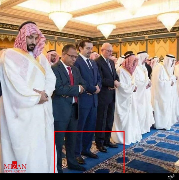 نماز جماعت با کفش به امامت محمد بن سلمان! +عکس