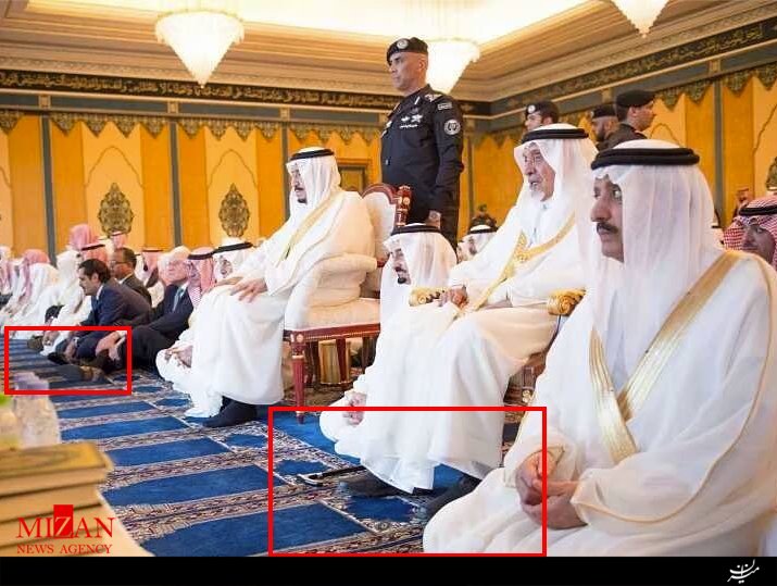 نماز جماعت با کفش به امامت محمد بن سلمان! +عکس