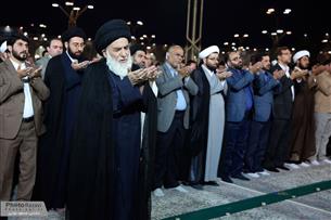  نماز جماعت در حرم رضوی به امامت مراجع تقلید 