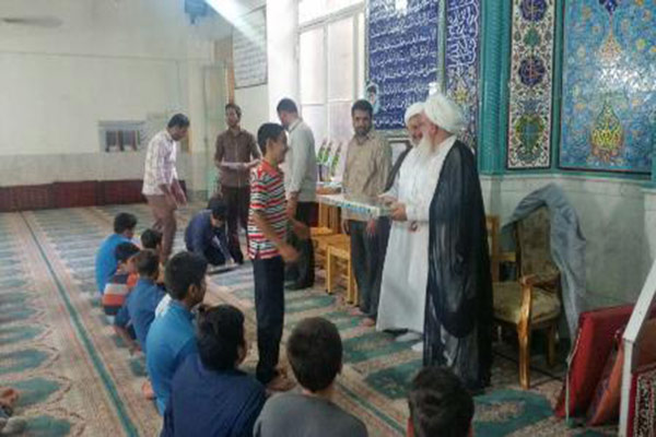 حضور ۱۲۰کودک و نوجوان در نماز جماعت مسجد امام حسین (ع)