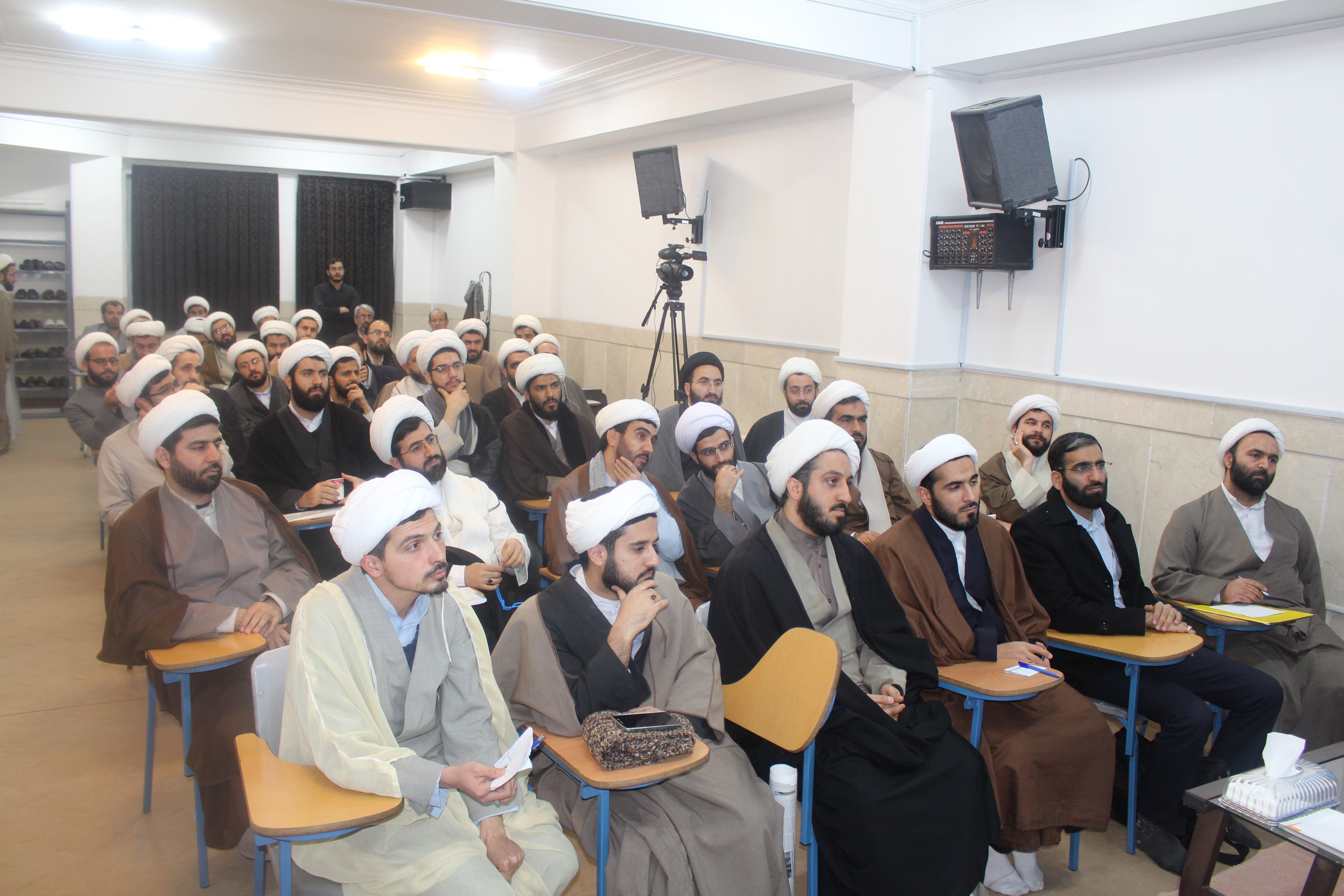 اختتامیه دوره آموزشی تکمیلی معارف نماز با حضور حجت الاسلام والمسلمین قرائتی *+ گزارش تصویری