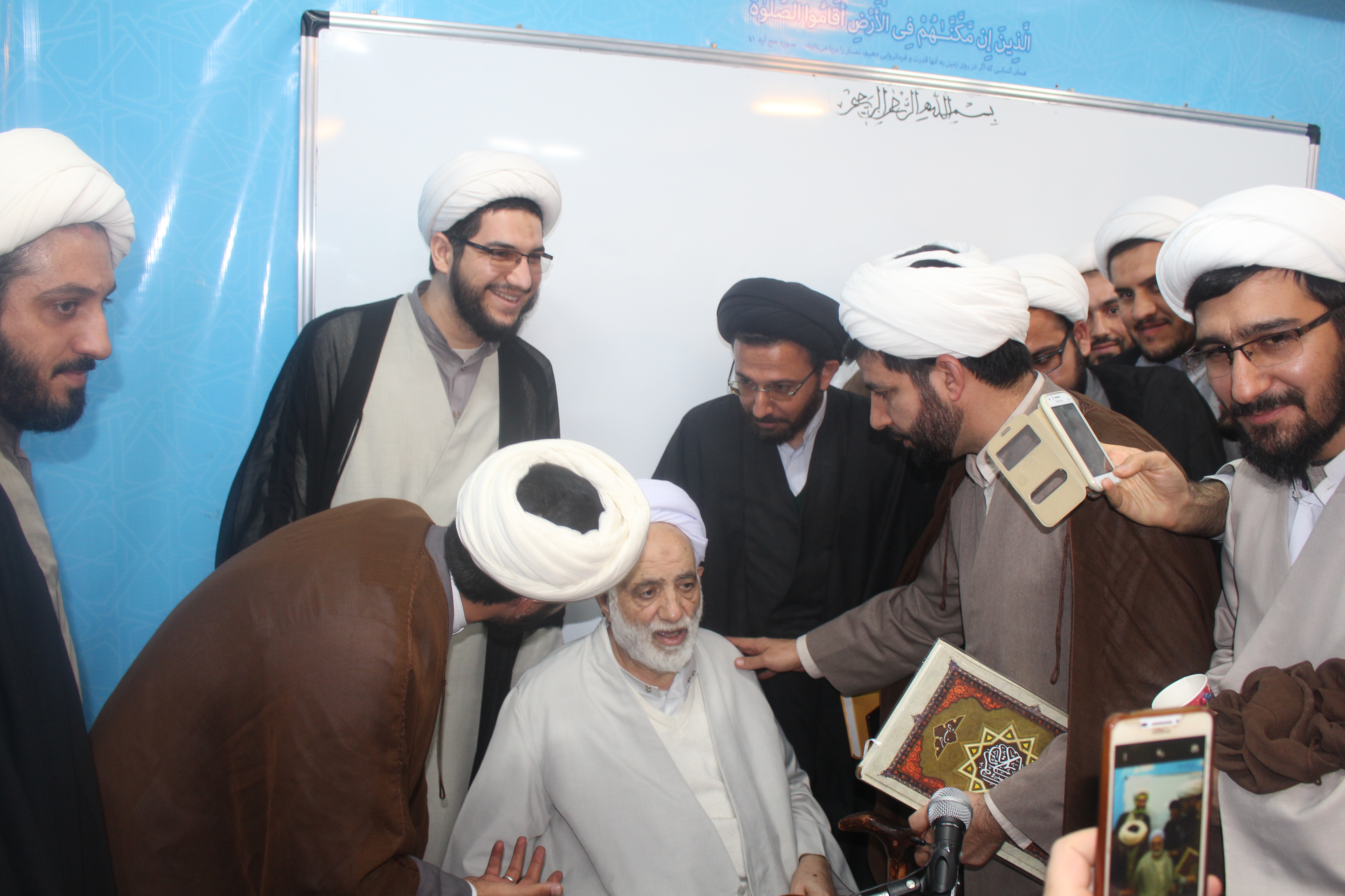 اختتامیه دوره آموزشی تکمیلی معارف نماز با حضور حجت الاسلام والمسلمین قرائتی *+ گزارش تصویری