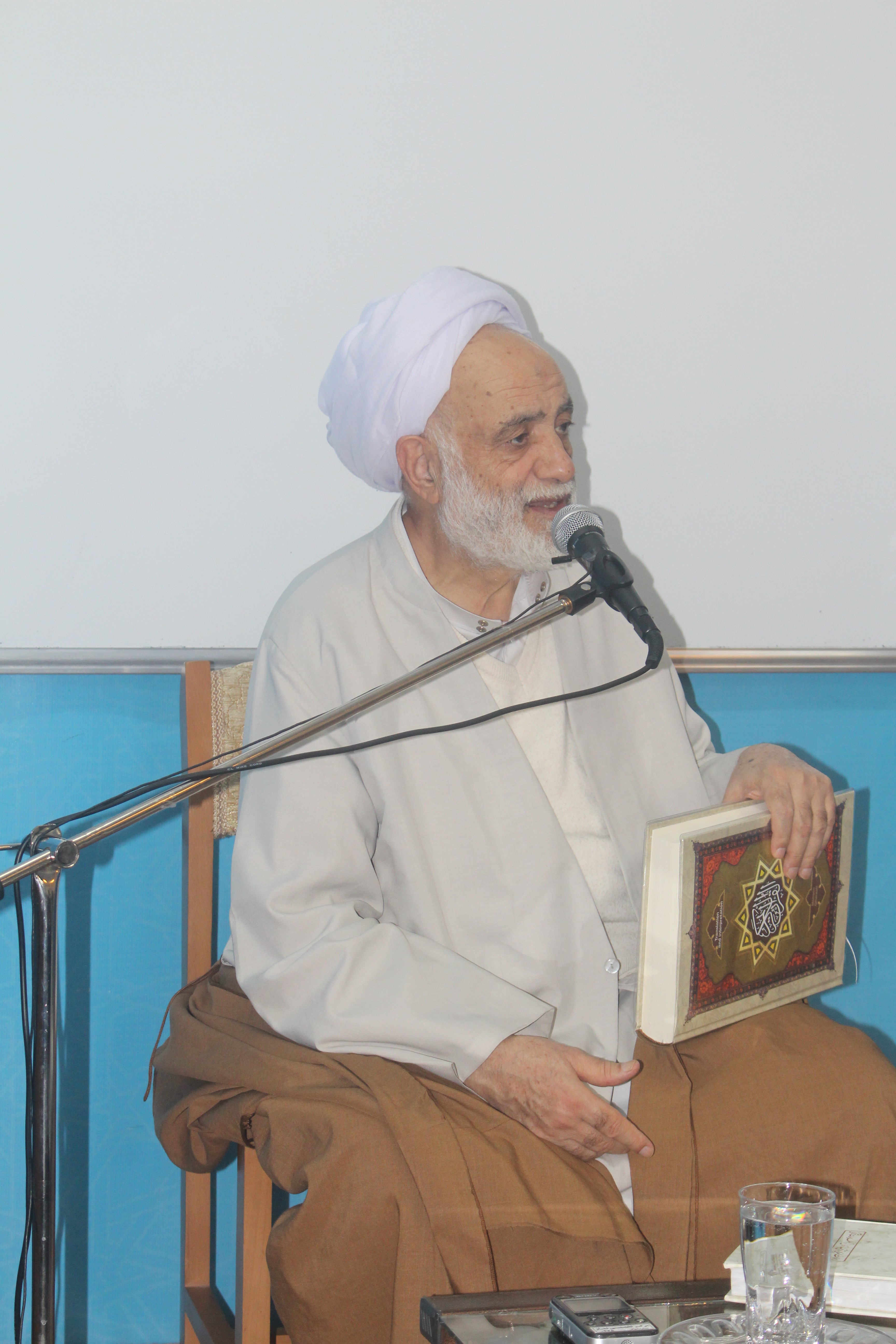 اختتامیه دوره آموزشی تکمیلی معارف نماز با حضور حجت الاسلام والمسلمین قرائتی *+ گزارش تصویری