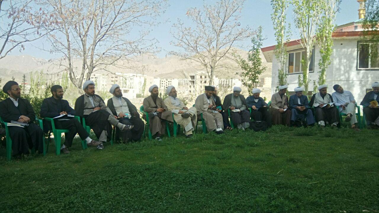 دوره آموزشی اساتید و کارشناسان برتر مرکز تخصصی نماز در سمنان
