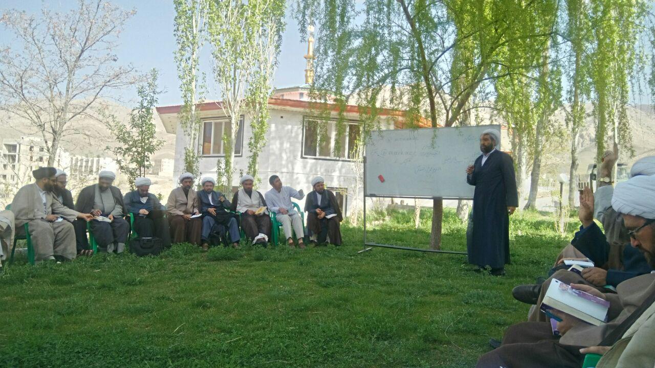 دوره آموزشی اساتید و کارشناسان برتر مرکز تخصصی نماز در سمنان