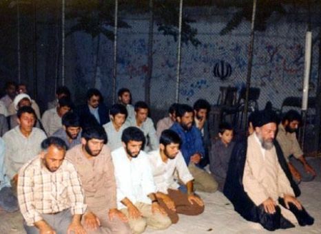 آخرین نماز شهید بهشتی و یارانش دقایقی قبل از شهادت