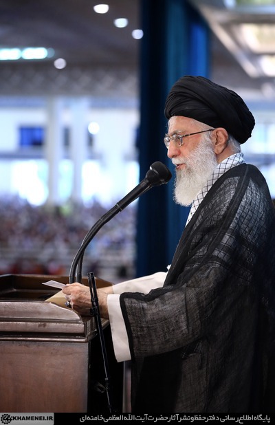  نماز عید سعید فطر به‌ امامت حضرت امام خامنه‌ای رهبر معظم انقلاب اسلامی (مدظله) در مصلای امام خمینی (ره) اقامه شد+گزارش تصویری 