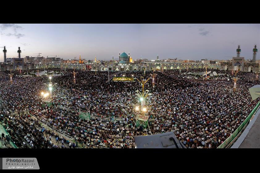 گزارش تصویری نماز شب ولادت امام رضا(ع)  در حرم رضوی