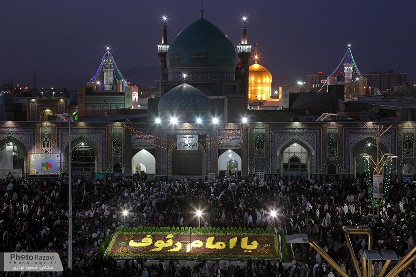 گزارش تصویری نماز شب ولادت امام رضا(ع)  در حرم رضوی