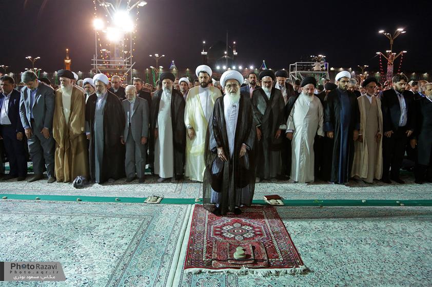 گزارش تصویری نماز شب ولادت امام رضا(ع)  در حرم رضوی