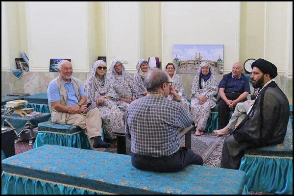 توریست‌هایی که دو ساعت مسلمان بودن را تجربه می‌کنند