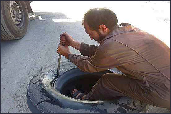 طلبه ای که راننده تریلی است + عکس