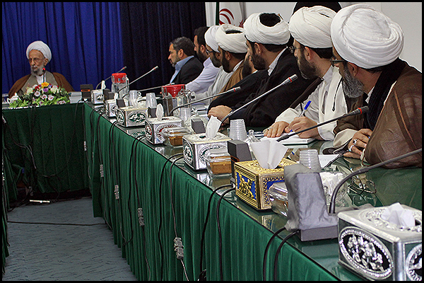 گزارش تصویری از دیدار اساتید و مبلغان مرکز تخصصی نماز  با آیت الله مصباح یزدی