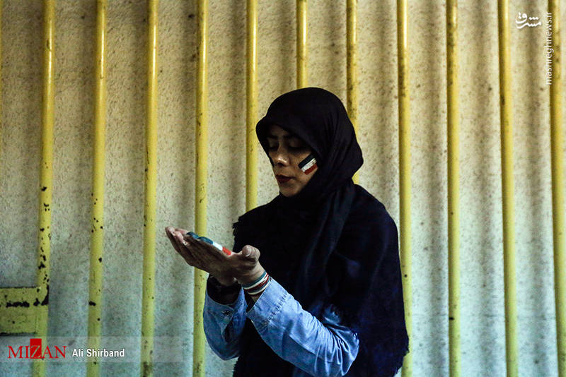 اقامه نماز زنان و مردان در استادیوم آزادی  