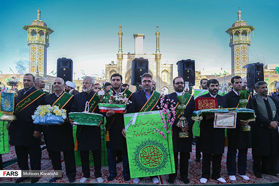 گزارش تصویری تعویض پرچم گنبد حرم حضرت معصومه(س) 