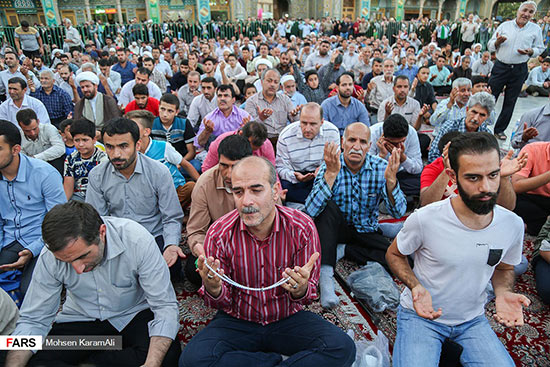 گزارش تصویری تعویض پرچم گنبد حرم حضرت معصومه(س) 