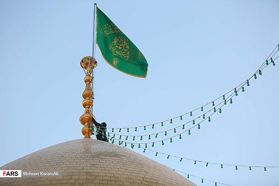 گزارش تصویری تعویض پرچم گنبد حرم حضرت معصومه(س) 