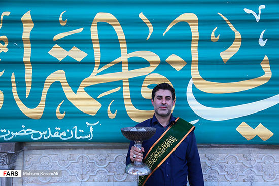گزارش تصویری تعویض پرچم گنبد حرم حضرت معصومه(س) 