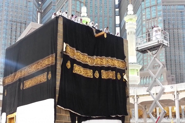 مراسم تعویض پرده خانه خدا