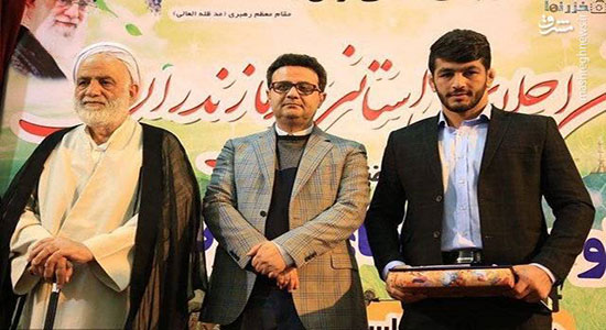 تجلیل حجت الاسلام قرائتی از نابغه کشتی به‌خاطر نماز 