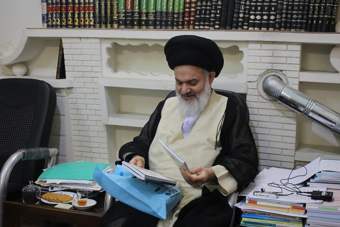 دیدار مدیر و کارکنان مرکز تخصصی نماز با آیت الله حسینی بوشهری