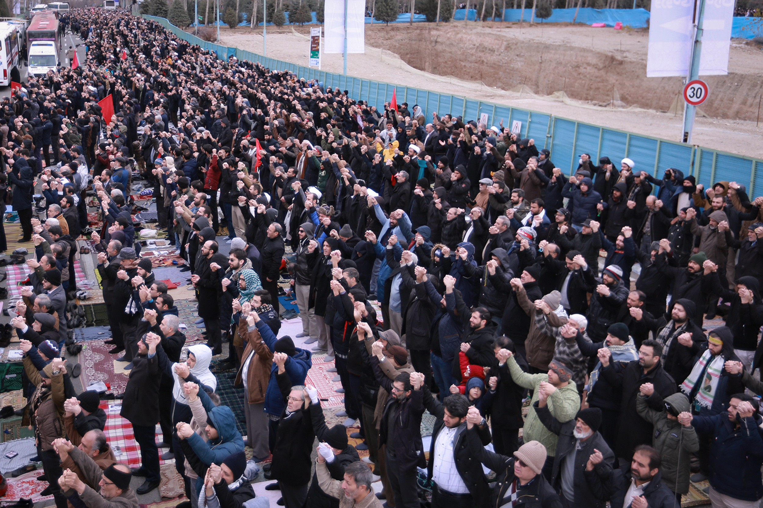 عکس هایی از خطبه نماز جمعه مقام معظم رهبری