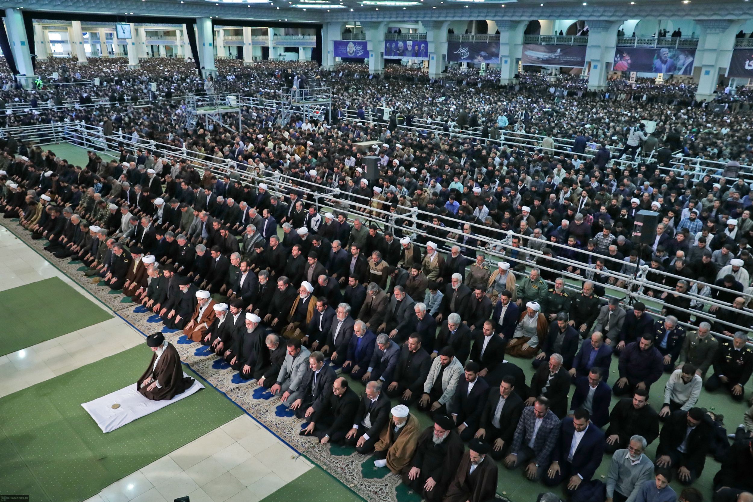 عکس هایی از خطبه نماز جمعه مقام معظم رهبری