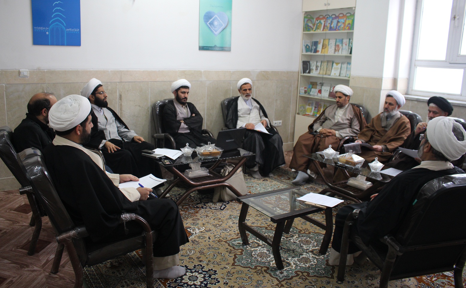 جلسه بررسی و تصویب موضوعات پایان نامه های سطح 3 و 4 حوزه علمیه قم با محوریت معارف نماز