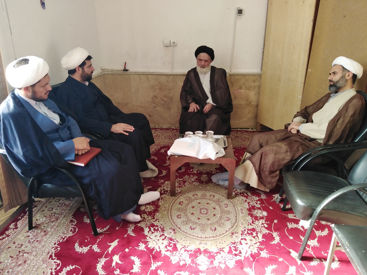 جلسه مدیر مرکز تخصصی نماز با امام جمعه شهرک پردیسان قم