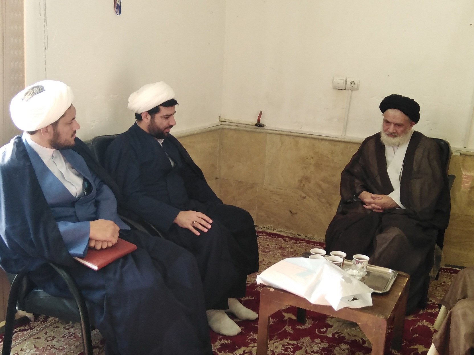 جلسه مدیر مرکز تخصصی نماز با امام جمعه شهرک پردیسان قم