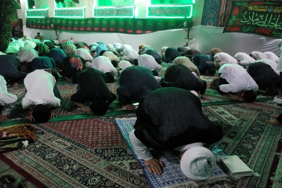 برپایی نماز عید قربان طی دو نوبت در مرکز اسلامی اندونزی