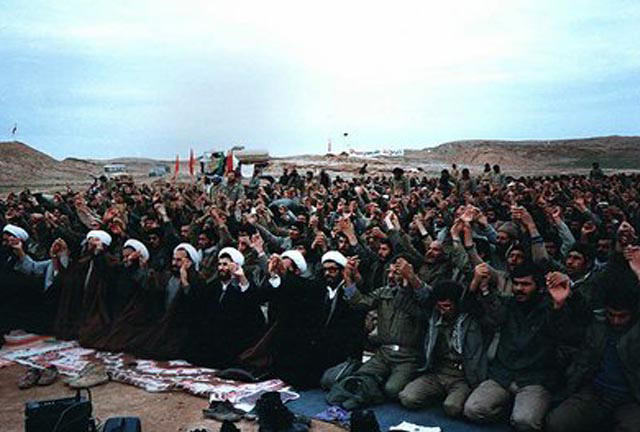 گزارش تصویری از نماز رزمندگان