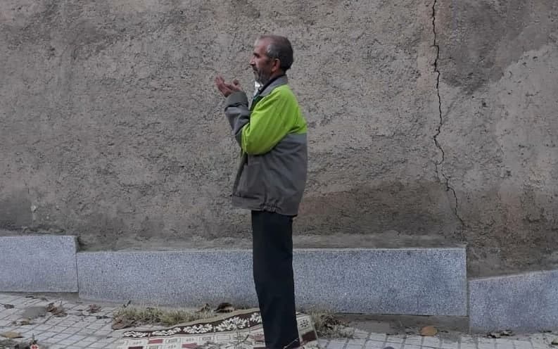 نماینده ولی فقیه در استان همدان از یک پاکبان قدردانی کرد/ نماز اول وقت حتی سرکار
