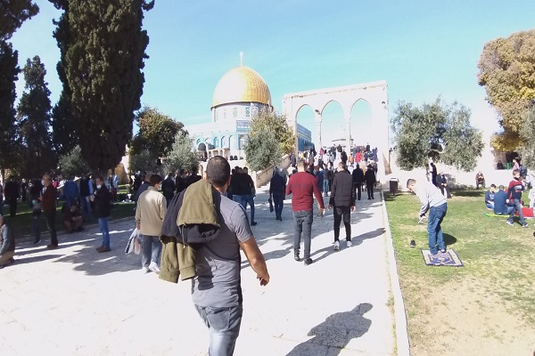 اقامه نماز جمعه در مسجدالاقصی با حضور هزاران فلسطینی + عکس