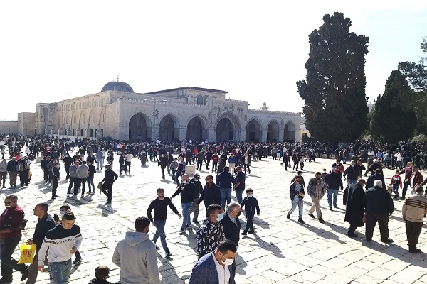 اقامه نماز جمعه در مسجدالاقصی با حضور هزاران فلسطینی + عکس