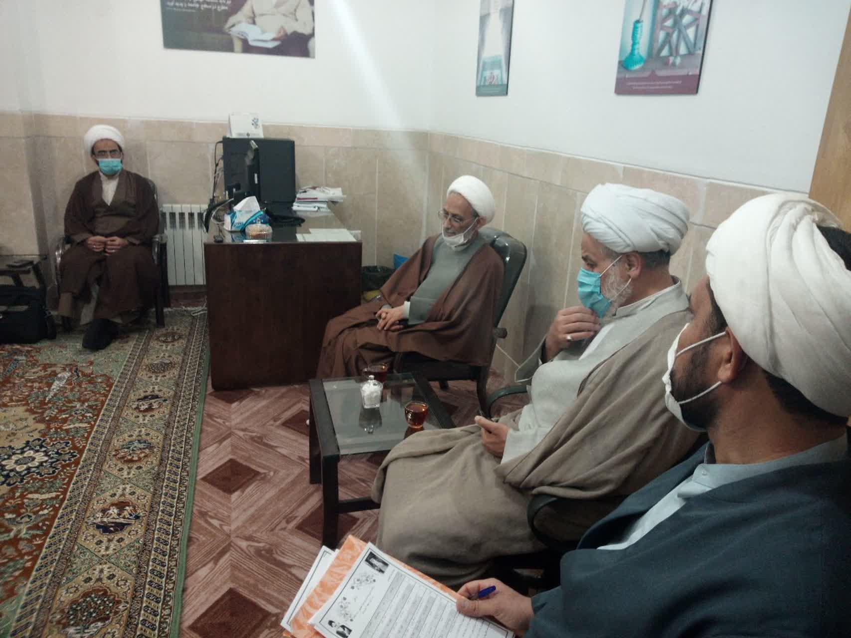 نقش اصلی اساتید در شکافتن بذر علم و دانش و ایمان و تقوا در دل دانش پژوه 