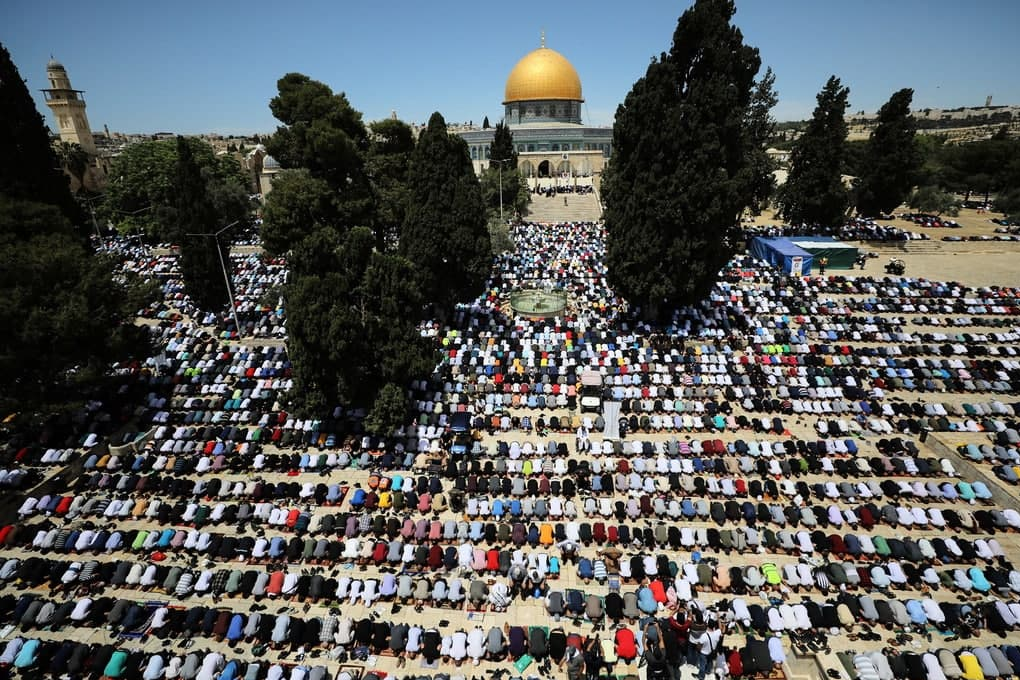 70 هزار فلسطینی آخرین نماز جمعه ماه مبارک رمضان را در مسجد الاقصی برپا کردند