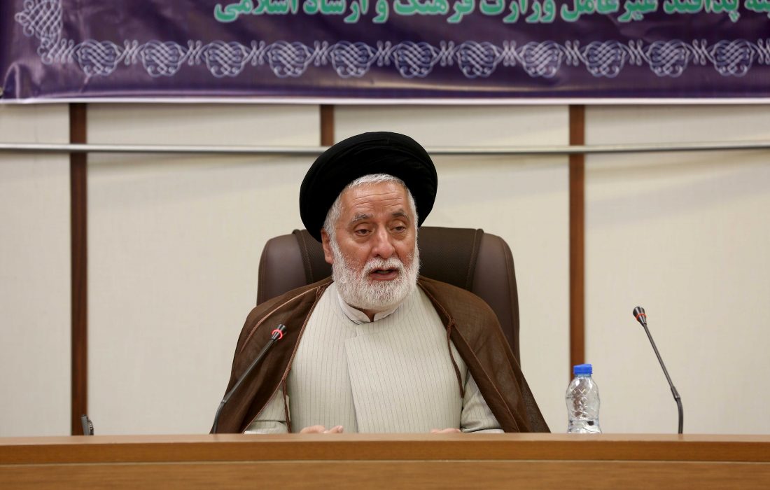 همزمان با رونمایی از کتاب “چلچراغ نماز و خانواده” بررسی شد؛ نقش نماز و خانواده در پدافند غیرعامل فرهنگی