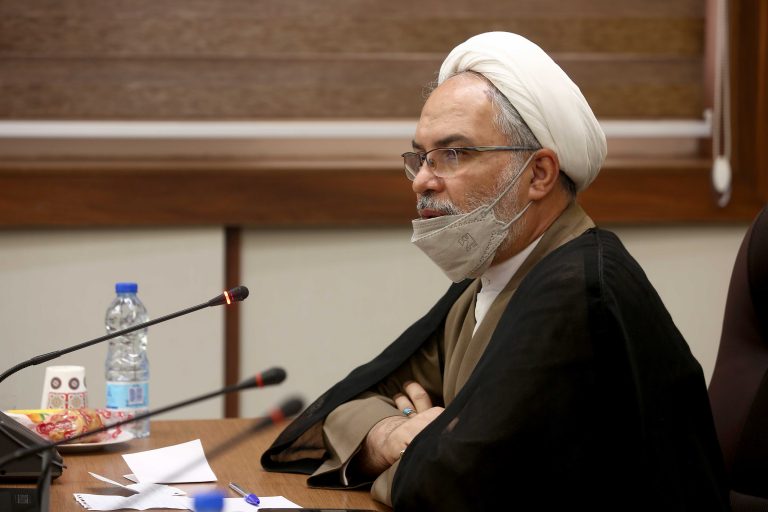 همزمان با رونمایی از کتاب “چلچراغ نماز و خانواده” بررسی شد؛ نقش نماز و خانواده در پدافند غیرعامل فرهنگی